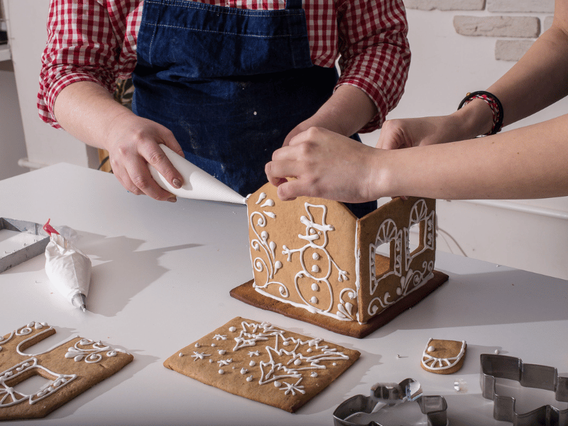 Jak skleić domek z piernika